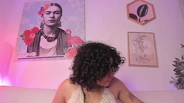 Snapshot of Dhalila_ chatting on 03.17.25 Dhalila online show from 03.17.25