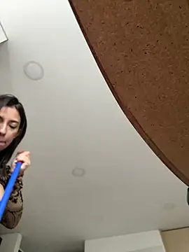 Snapshot of KarolVega- chatting on 02.17.25 KarolVega- online show from 02.17.25