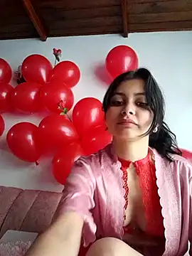 Snapshot of CHLOE_ISABELL chatting on 02.14.25 CHLOE ISABELL online show from 02.14.25