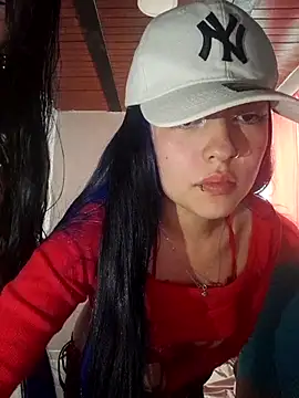 Snapshot of CHLOE_ISABELL chatting on 10.01.25 CHLOE ISABELL online show from 10.01.25