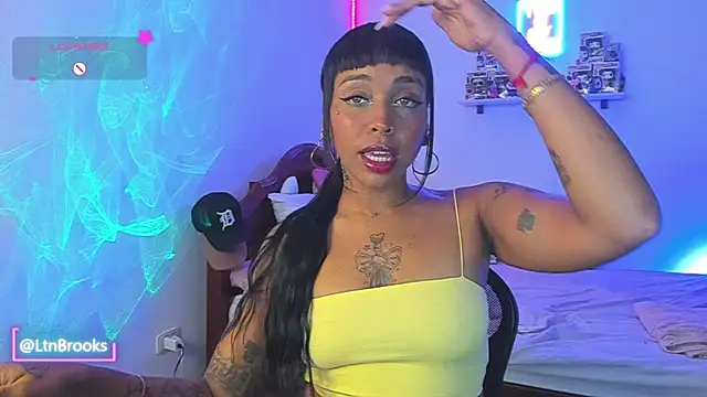 Snapshot of Annaa_Brooks chatting on 11.30.25 Annaa Brooks online show from 11.30.25