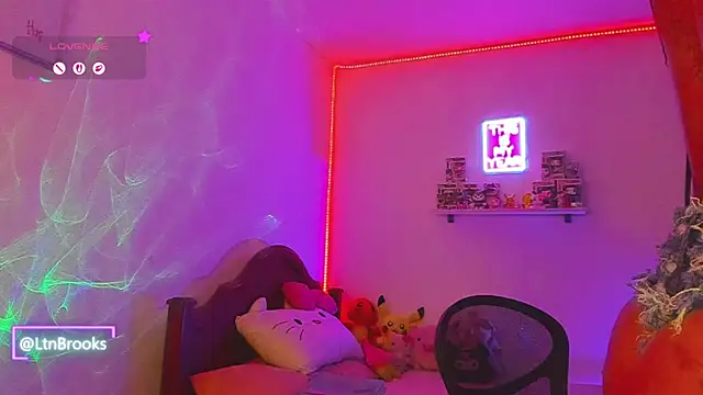 Annaa Brooks online show from 12.18.25