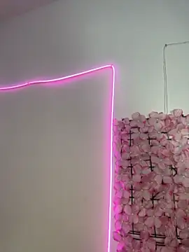 Lynda Bonnie online show from 04.18.26