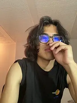 Snapshot of shadowsofgarden chatting on 03.12.25 shadowsofgarden online show from 03.12.25