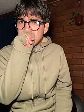 Snapshot of shadowsofgarden chatting on 03.20.25 shadowsofgarden online show from 03.20.25