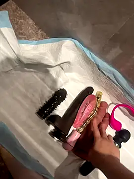 Mia-77 online show from 11.28.25