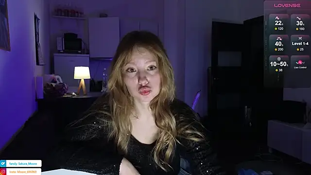 Sakura Moore online show from 03.03.25