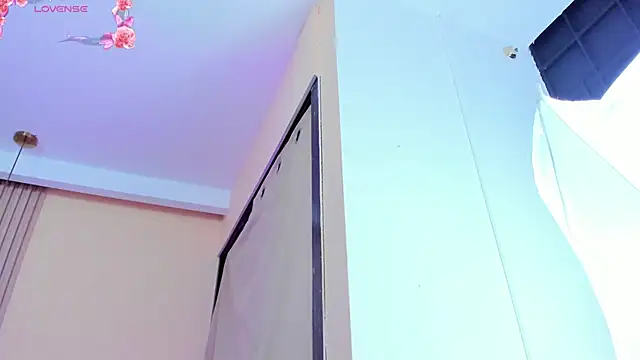 Snapshot of elizabeth_20 chatting on 10.29.25 elizabeth 20 online show from 10.29.25