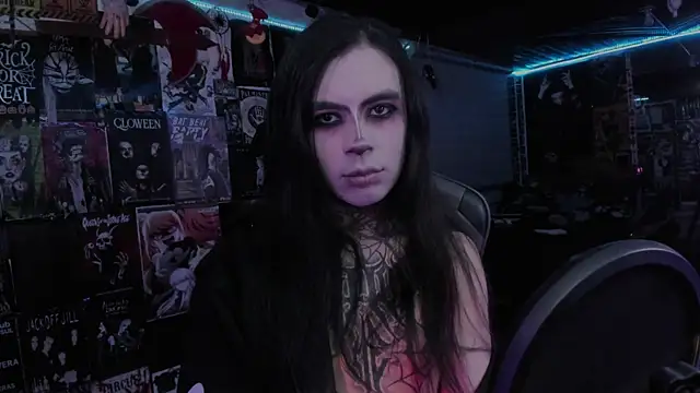 Snapshot of rotten_dreams chatting on 10.28.25 rotten dreams online show from 10.28.25