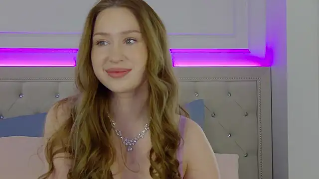 Snapshot of Jackie_White_ chatting on 10.11.25 Jackie White online show from 10.11.25