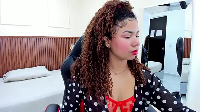 MELINAMARTINS online show from 02.24.25