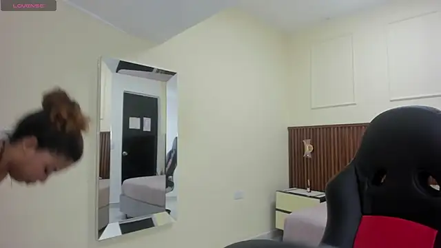 MELINAMARTINS online show from 10.03.25