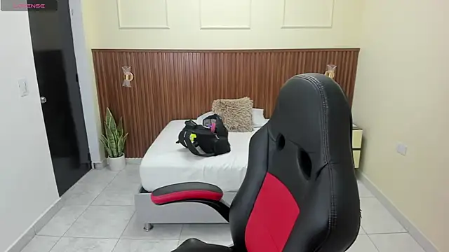 MELINAMARTINS online show from 11.25.25