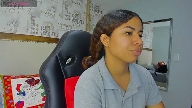 MELINAMARTINS online show from 12.17.25