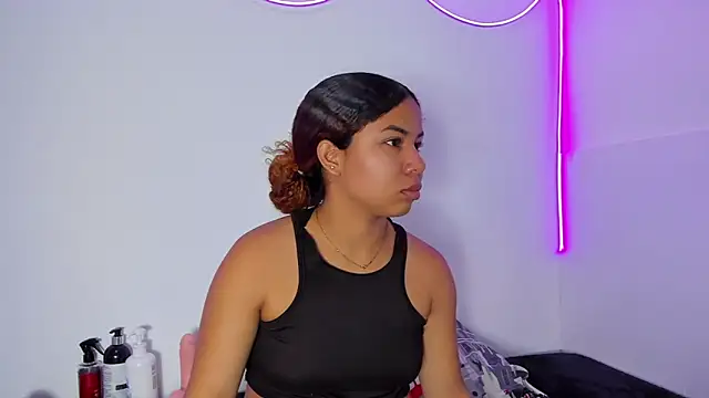 MELINAMARTINS online show from 02.04.26