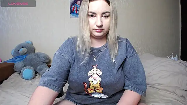 Snapshot of YourSwetiwGirl chatting on 05.26.26 YourSwetiwGirl online show from 05.26.26