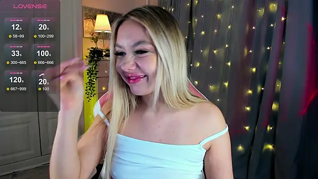 Snapshot of _Loneve__ chatting on 03.13.25 Loneve online show from 03.13.25