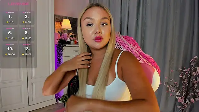 Snapshot of _Loneve__ chatting on 09.17.25 Loneve online show from 09.17.25