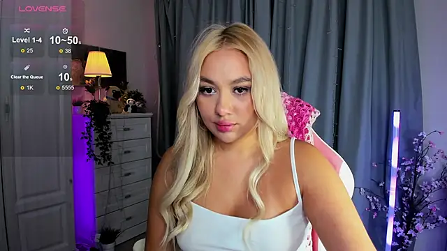 Snapshot of _Loneve__ chatting on 11.29.25 Loneve online show from 11.29.25