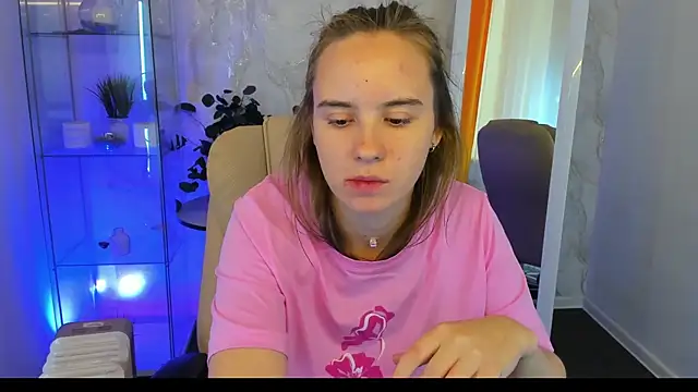 Snapshot of Lika_0ne chatting on 10.02.25 Lika 0ne online show from 10.02.25