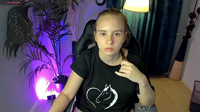 Snapshot of Lika_0ne chatting on 10.04.25 Lika 0ne online show from 10.04.25