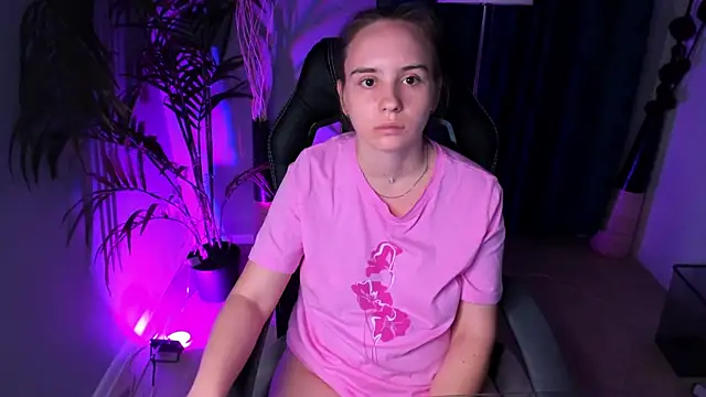 Snapshot of Lika_0ne chatting on 10.10.25 Lika 0ne online show from 10.10.25