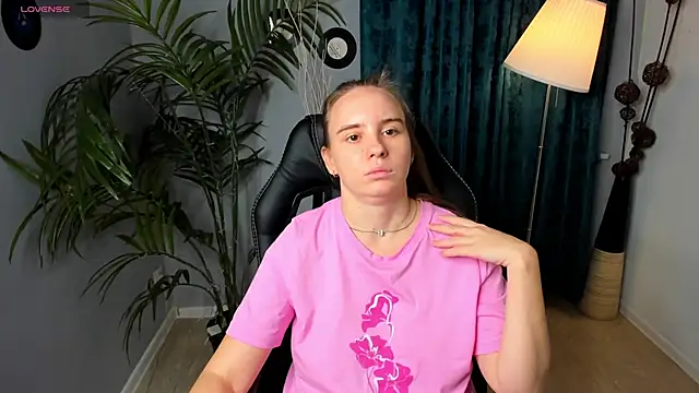 Snapshot of Lika_0ne chatting on 10.13.25 Lika 0ne online show from 10.13.25