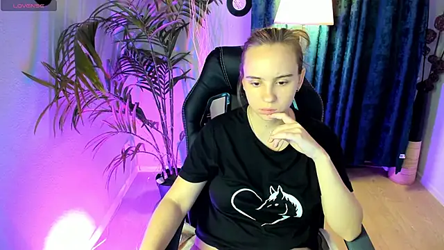 Snapshot of Lika_0ne chatting on 10.17.25 Lika 0ne online show from 10.17.25