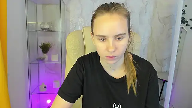 Snapshot of Lika_0ne chatting on 11.08.25 Lika 0ne online show from 11.08.25