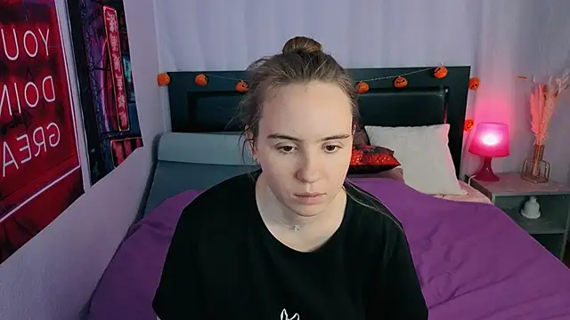 Snapshot of Lika_0ne chatting on 11.17.25 Lika 0ne online show from 11.17.25