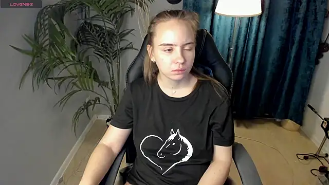 Snapshot of Lika_0ne chatting on 11.19.25 Lika 0ne online show from 11.19.25