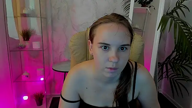 Snapshot of Lika_0ne chatting on 06.19.26 Lika 0ne online show from 06.19.26