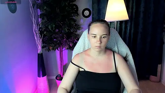 Snapshot of Lika_0ne chatting on 06.23.26 Lika 0ne online show from 06.23.26