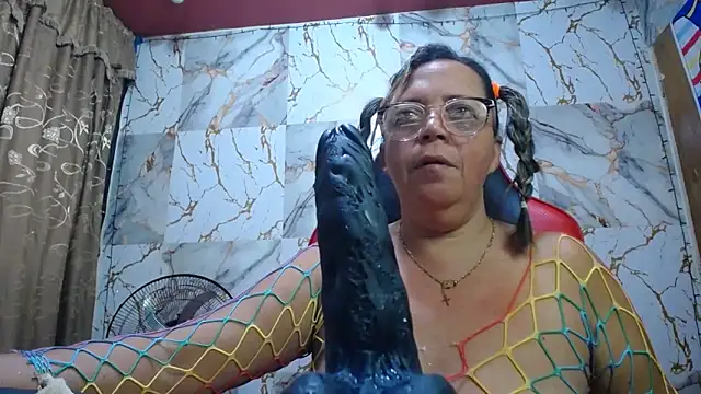 Snapshot of alina_maturehot chatting on 02.27.26 alina maturehot online show from 02.27.26