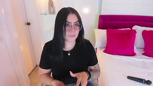 isolari  online show from 02.04.25