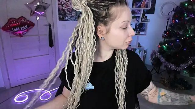 HoneySallyMoore online show from 01.08.26