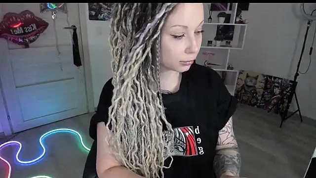 HoneySallyMoore online show from 04.04.26