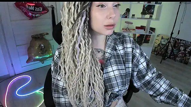 Snapshot of HoneySallyMoore chatting on 08.02.26 HoneySallyMoore online show from 08.02.26