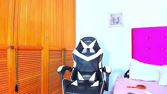 Snapshot of angel_starxx chatting on 02.20.25 angel starxx online show from 02.20.25