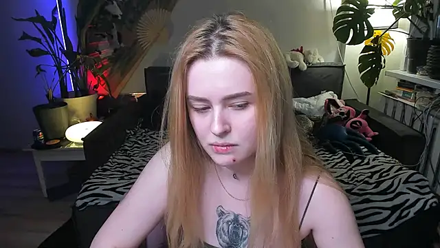 Snapshot of Alexa_Pirs chatting on 04.11.26 Alexa Pirs online show from 04.11.26
