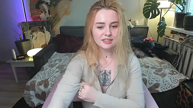 Snapshot of Alexa_Pirs chatting on 04.17.26 Alexa Pirs online show from 04.17.26