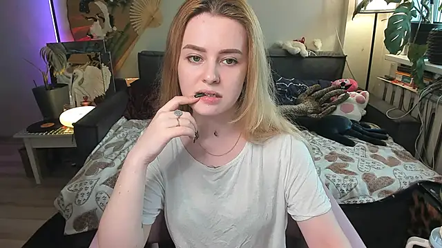 Snapshot of Alexa_Pirs chatting on 04.25.26 Alexa Pirs online show from 04.25.26