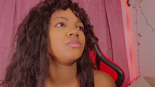 Snapshot of Daphnewalker__ chatting on 12.17.25 Daphnewalker online show from 12.17.25