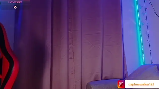 Snapshot of Daphnewalker__ chatting on 01.12.26 Daphnewalker online show from 01.12.26