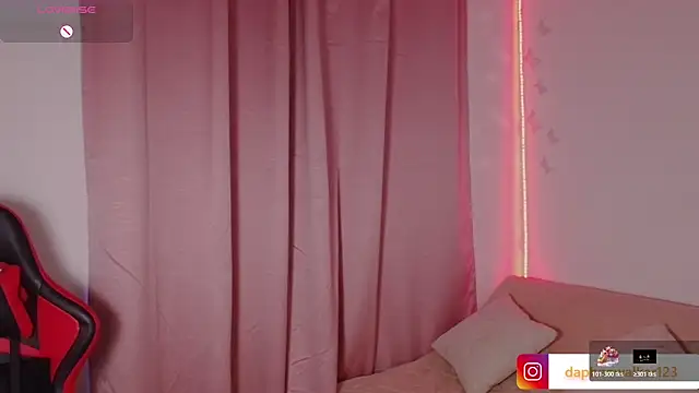 Snapshot of Daphnewalker__ chatting on 03.13.26 Daphnewalker online show from 03.13.26