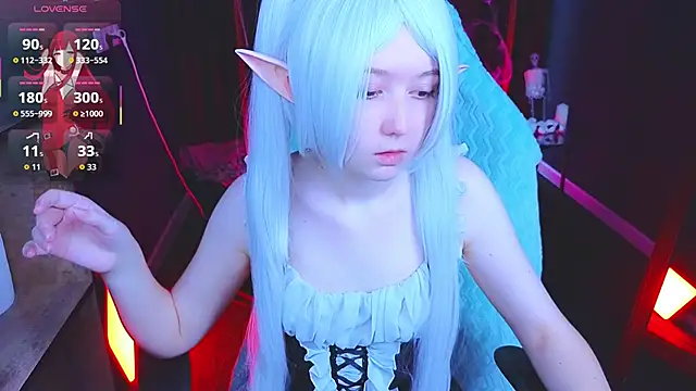 Snapshot of MizukiNoYoru chatting on 10.31.25 MizukiNoYoru online show from 10.31.25