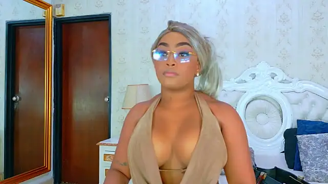 TianahGlow online show from 10.13.25