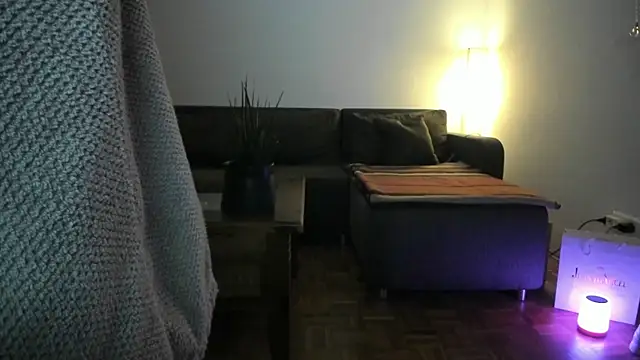 Snapshot of molicaremolicare chatting on 10.23.25 molicaremolicare online show from 10.23.25