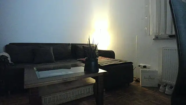 Snapshot of molicaremolicare chatting on 10.28.25 molicaremolicare online show from 10.28.25