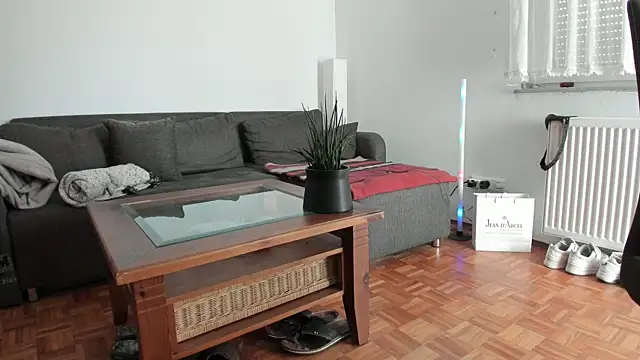 Snapshot of molicaremolicare chatting on 11.13.25 molicaremolicare online show from 11.13.25